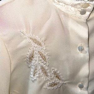 VINTAGE EMBROIDERED CREAM TOP